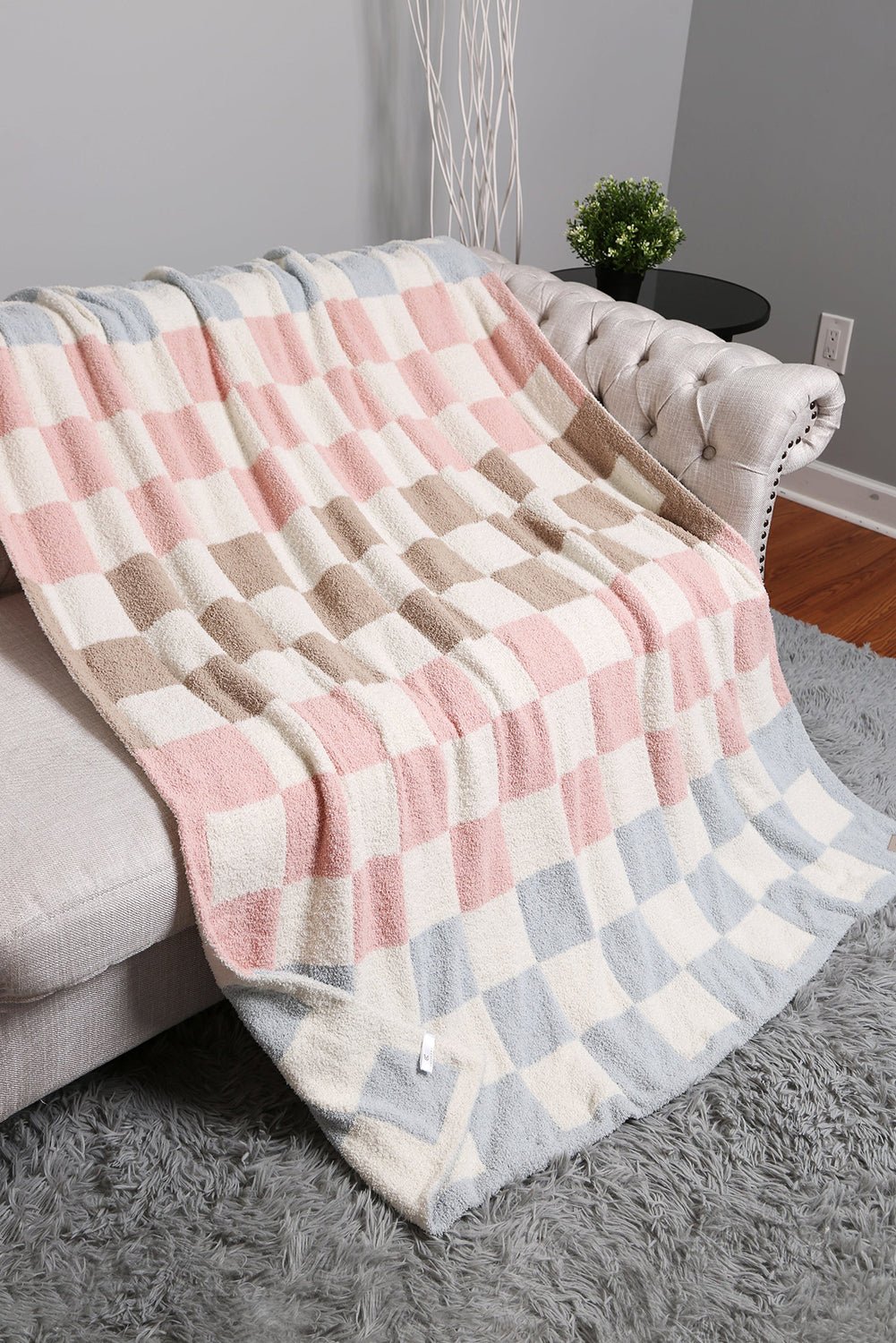 White 127*152cm Checkered Colorblock Soft Blanket - Hero 'n Siren